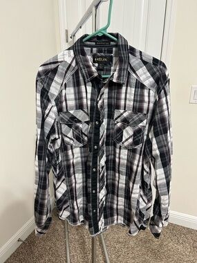 Helix Black & White Plaid Long-Sleeve Button-Down Shirt